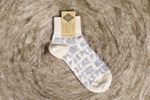 Linen socks made in France - "Même pas peur" pattern - Beige and Storm.