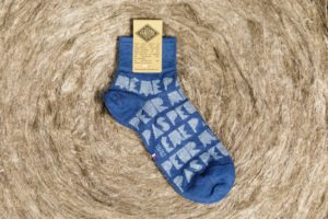 Linen socks made in France - "Même pas peur" pattern - Blue and Dawn.