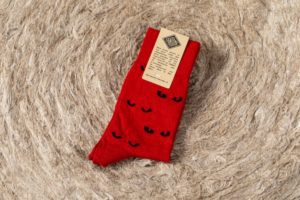 Linen socks made in France - « Cat’s Eyes » pattern - Red and Obsidian