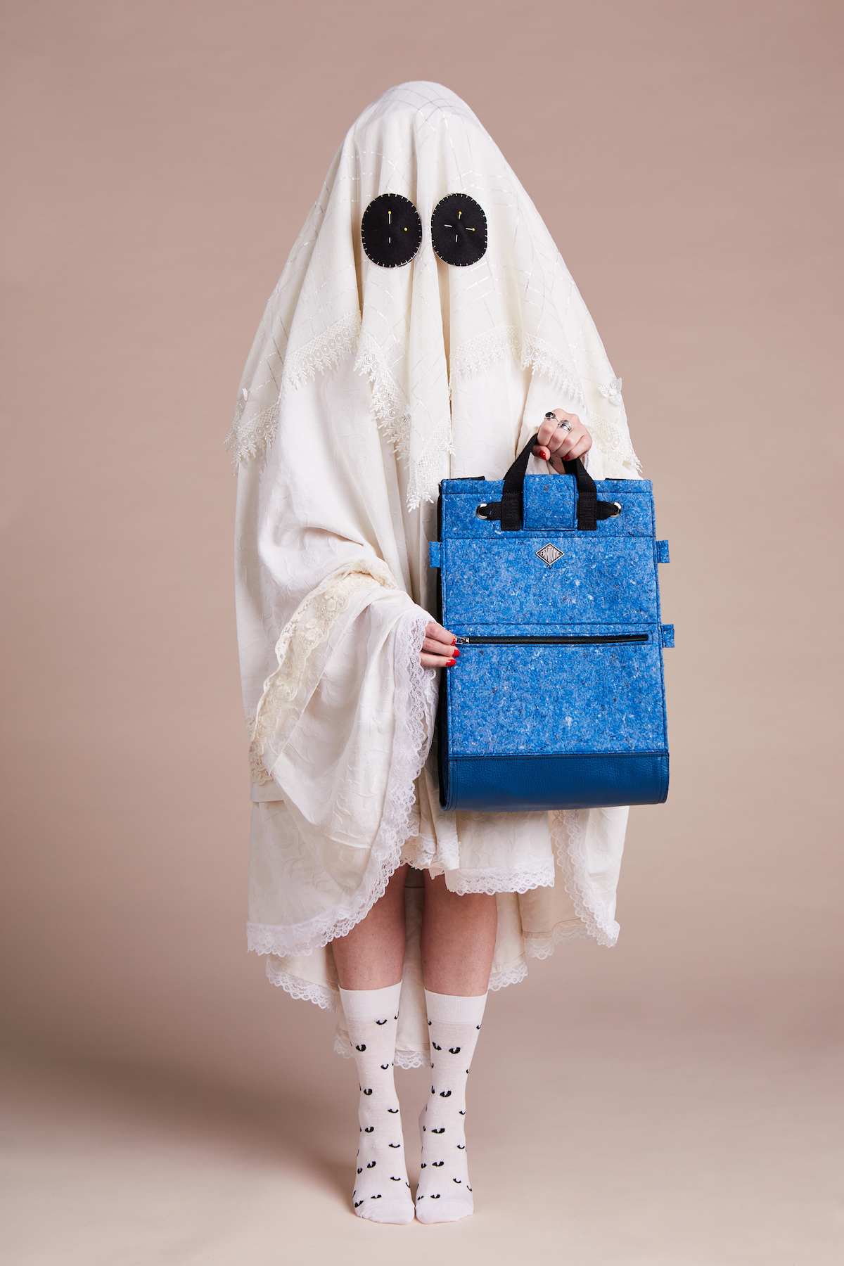 SAC_A_DOS_FANTOME_MADE_IN_FRANCE_RECYCLAGE_SURCYCLAGE_MODE_RESPONSABLE_DURABLE_ARISTIDE_EAU_PORTE_JULIE