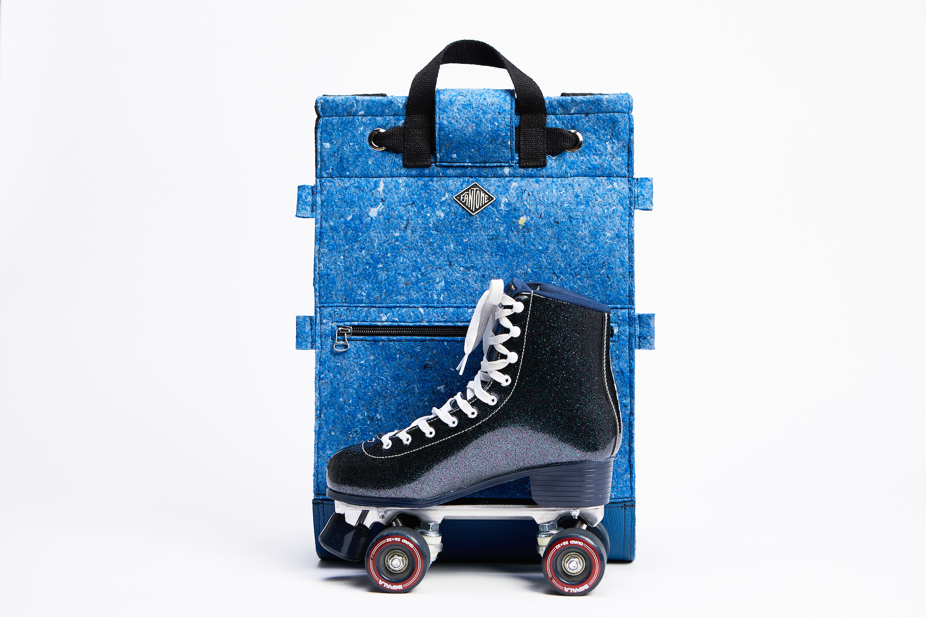 SAC_A_DOS_FANTOME_MADE_IN_FRANCE_RECYCLAGE_SURCYCLAGE_MODE_RESPONSABLE_DURABLE_ARISTIDE_EAU_ROLLER