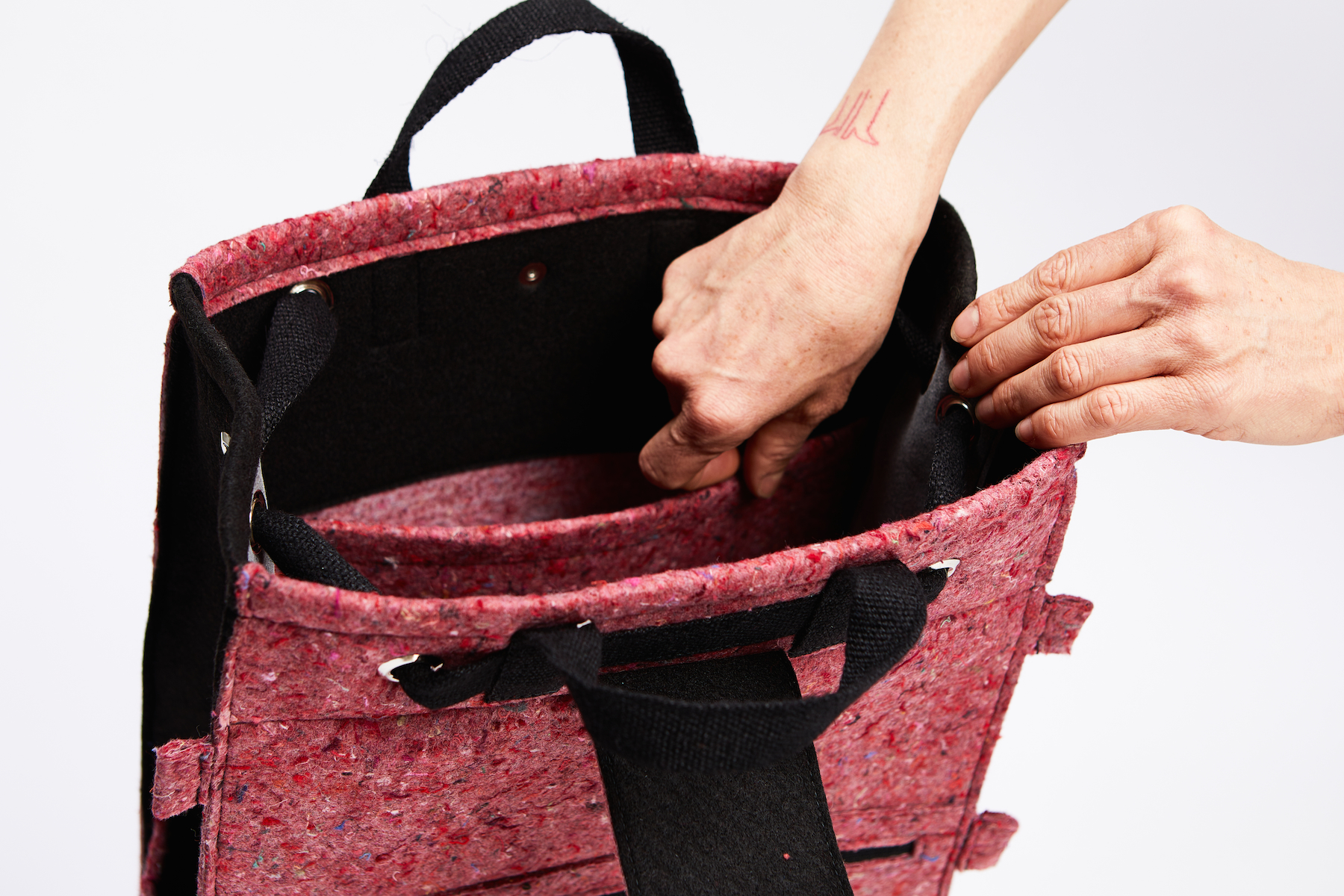 SAC_A_DOS_FANTOME_MADE_IN_FRANCE_RECYCLAGE_SURCYCLAGE_MODE_RESPONSABLE_DURABLE_ARISTIDE_FEU_POCHE_INT