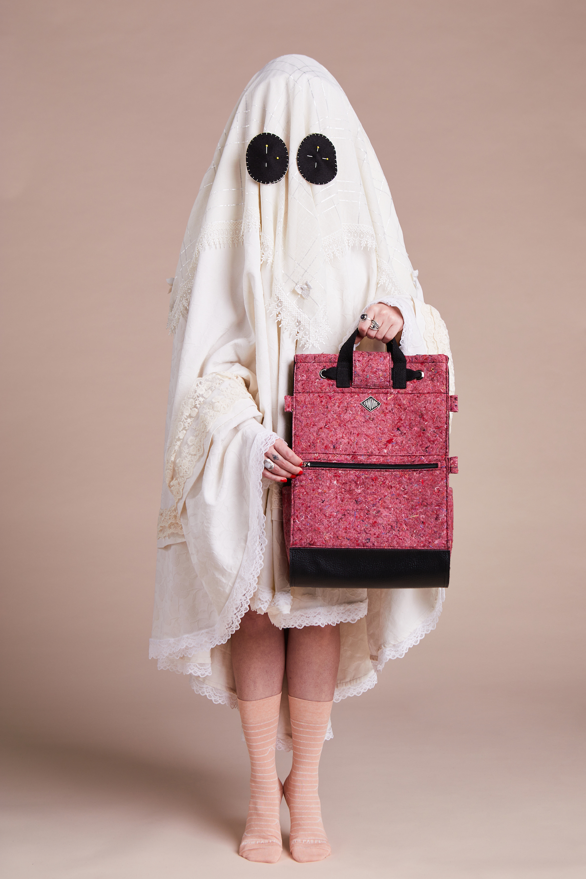 SAC_A_DOS_FANTOME_MADE_IN_FRANCE_RECYCLAGE_SURCYCLAGE_MODE_RESPONSABLE_DURABLE_ARISTIDE_FEU_PORTE_JULIE
