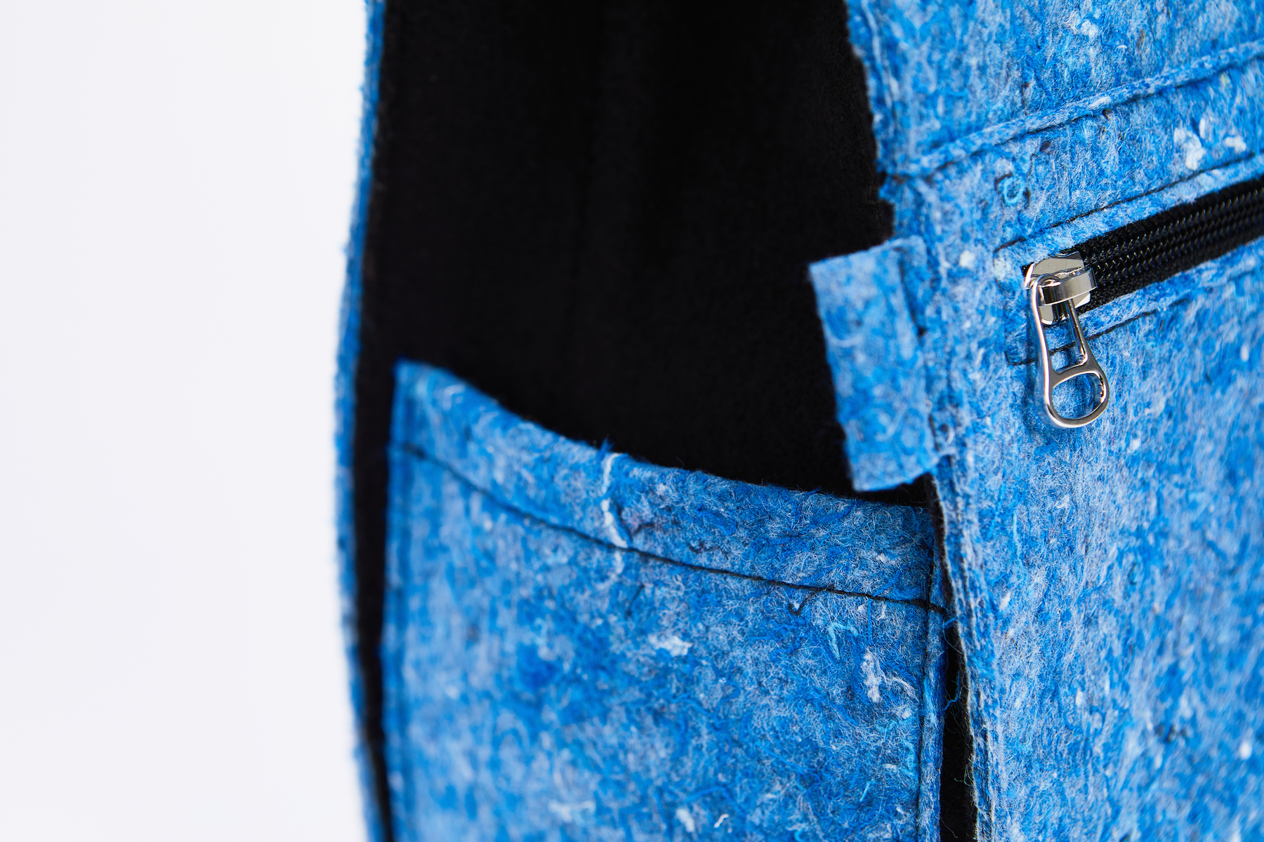 SAC_A_DOS_FANTOME_MADE_IN_FRANCE_RECYCLAGE_SURCYCLAGE_MODE_RESPONSABLE_DURABLE_ARISTIDE_POCHE_COTE