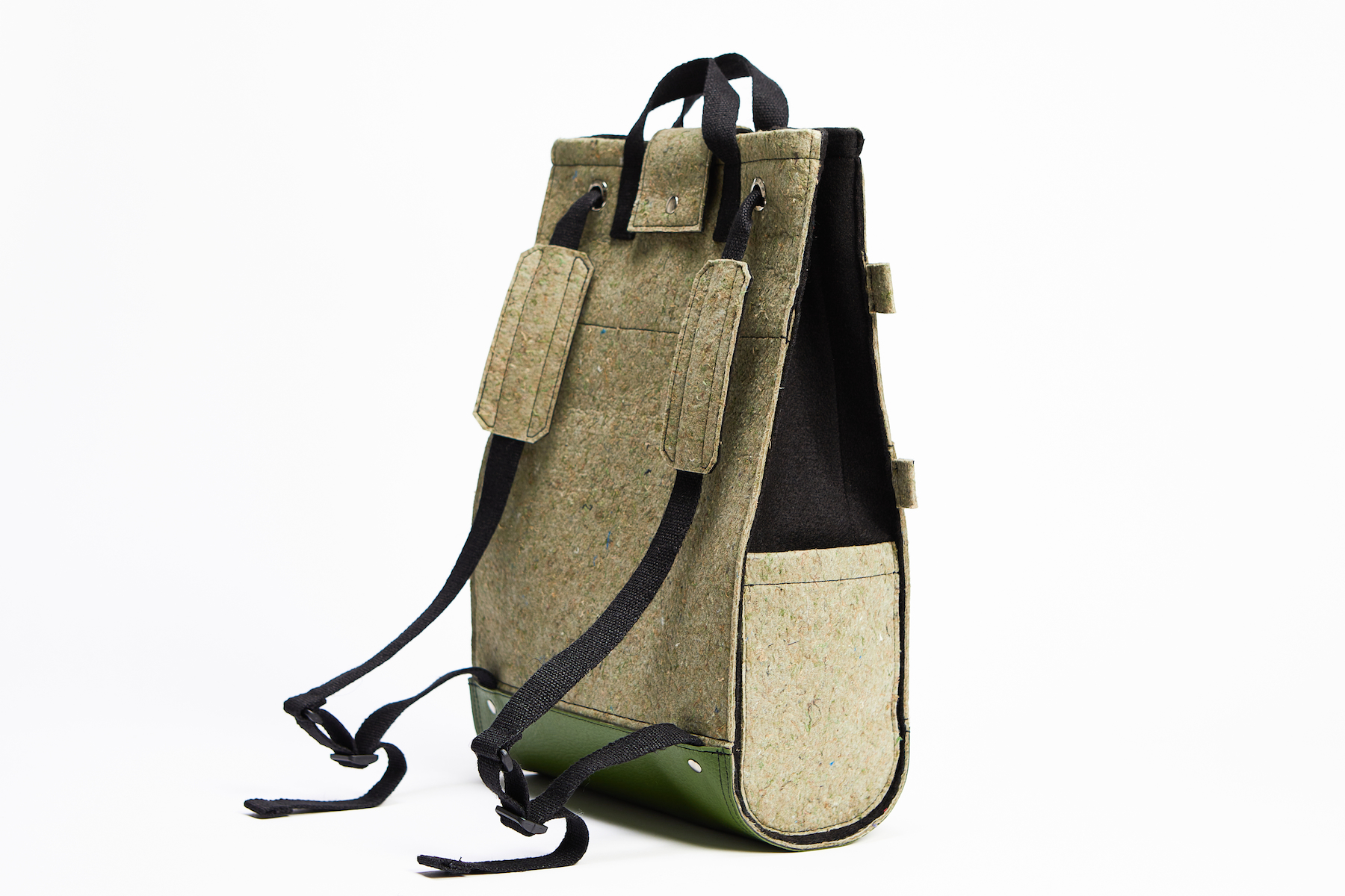 SAC_A_DOS_FANTOME_MADE_IN_FRANCE_RECYCLAGE_SURCYCLAGE_MODE_RESPONSABLE_DURABLE_ARISTIDE_TERRE_DOS