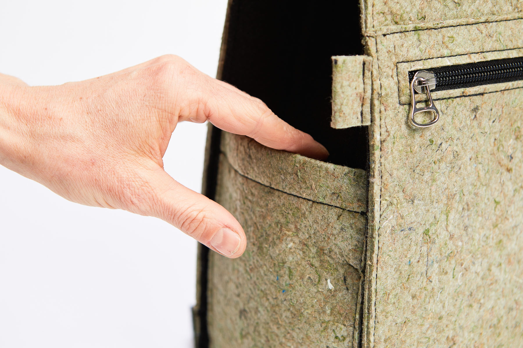 SAC_A_DOS_FANTOME_MADE_IN_FRANCE_RECYCLAGE_SURCYCLAGE_MODE_RESPONSABLE_DURABLE_ARISTIDE_TERRE_POCHE_LAT