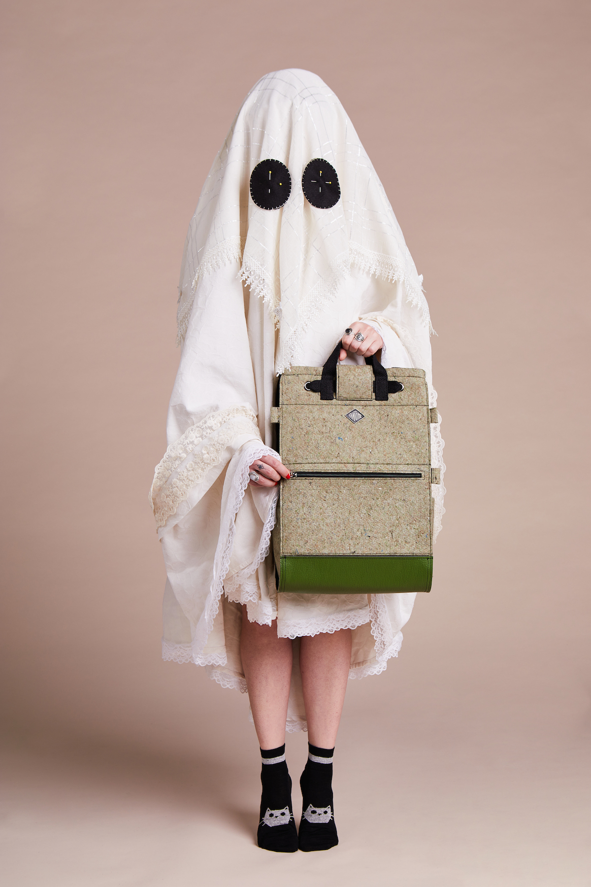 SAC_A_DOS_FANTOME_MADE_IN_FRANCE_RECYCLAGE_SURCYCLAGE_MODE_RESPONSABLE_DURABLE_ARISTIDE_TERRE_PORTE_JULIE