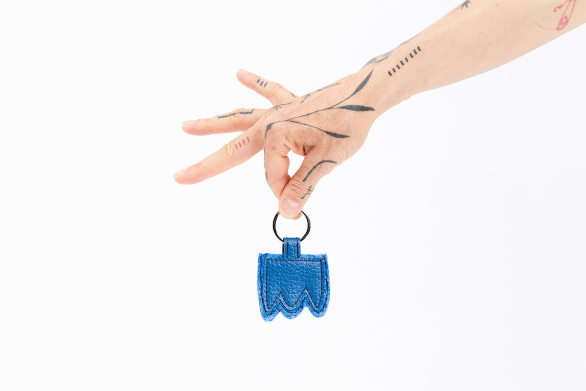 PORTE_CLEFS_FEUTRINE_RECYCLEE_GRANITO_FANTOME_CASPERITO_MODE_RESPONSABLE_MADE_IN_FRANCE-11 utilisation de matériaux recyclés et confection made in France. Mode alternative éco-conçu. Artisan du recyclage. solution pour utiliser les déchets.