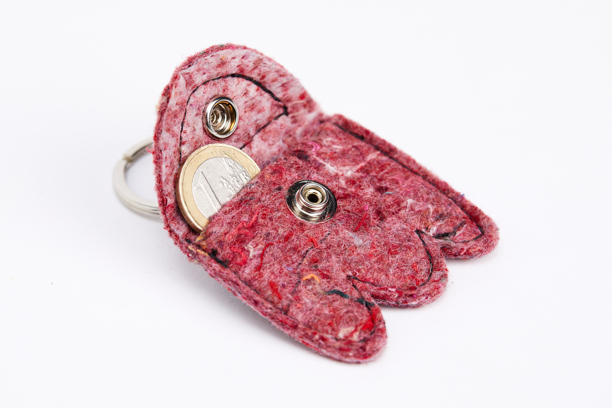 utilisation de matériaux recyclés et confection made in France. Mode alternative éco-conçu. Artisan du recyclage. solution pour utiliser les déchets.