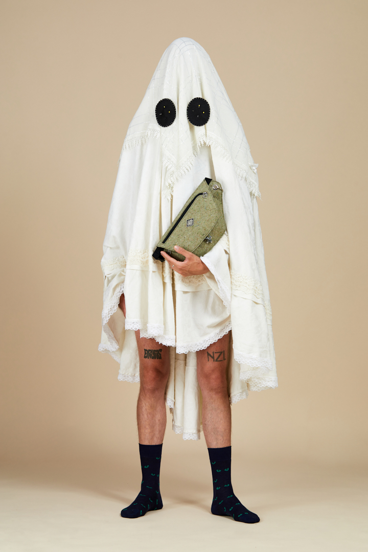 SAC_FEUTRINE_RECYCLEE_GRANITO_IVY_FANTOME_MODE_RESPONSABLE_MADE_IN_FRANCE-15 utilisation de matériaux recyclés et confection made in France. Mode alternative éco-conçu. Artisan du recyclage. solution pour utiliser les déchets. Femme engagée pour une mode responsable.