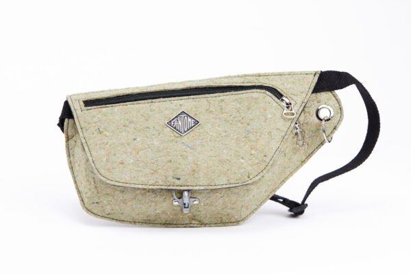 utilisation de matériaux recyclés et confection made in France. Mode alternative éco-conçu. Artisan du recyclage. solution pour utiliser les déchets. Femme engagée pour une mode responsable.