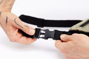 utilisation de matériaux recyclés et confection made in France. Mode alternative éco-conçu. Artisan du recyclage. solution pour utiliser les déchets. Femme engagée pour une mode responsable.