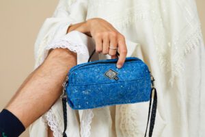 sac à main réalisé à partir de matériaux issus du recyclage. Confection éthique, confection française. maroquinerie alternative.